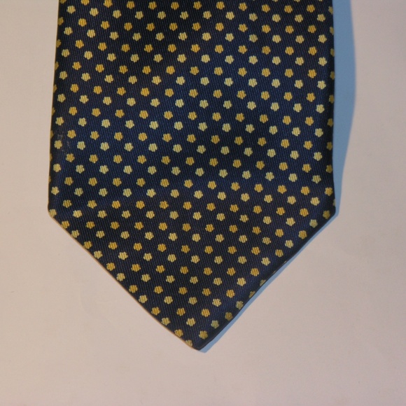 Bigi Geometric Shield Long Wide Silk Tie - Picture 2 of 5